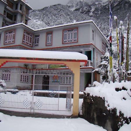 Golden Fish Hotel, Lachung Exterior photo