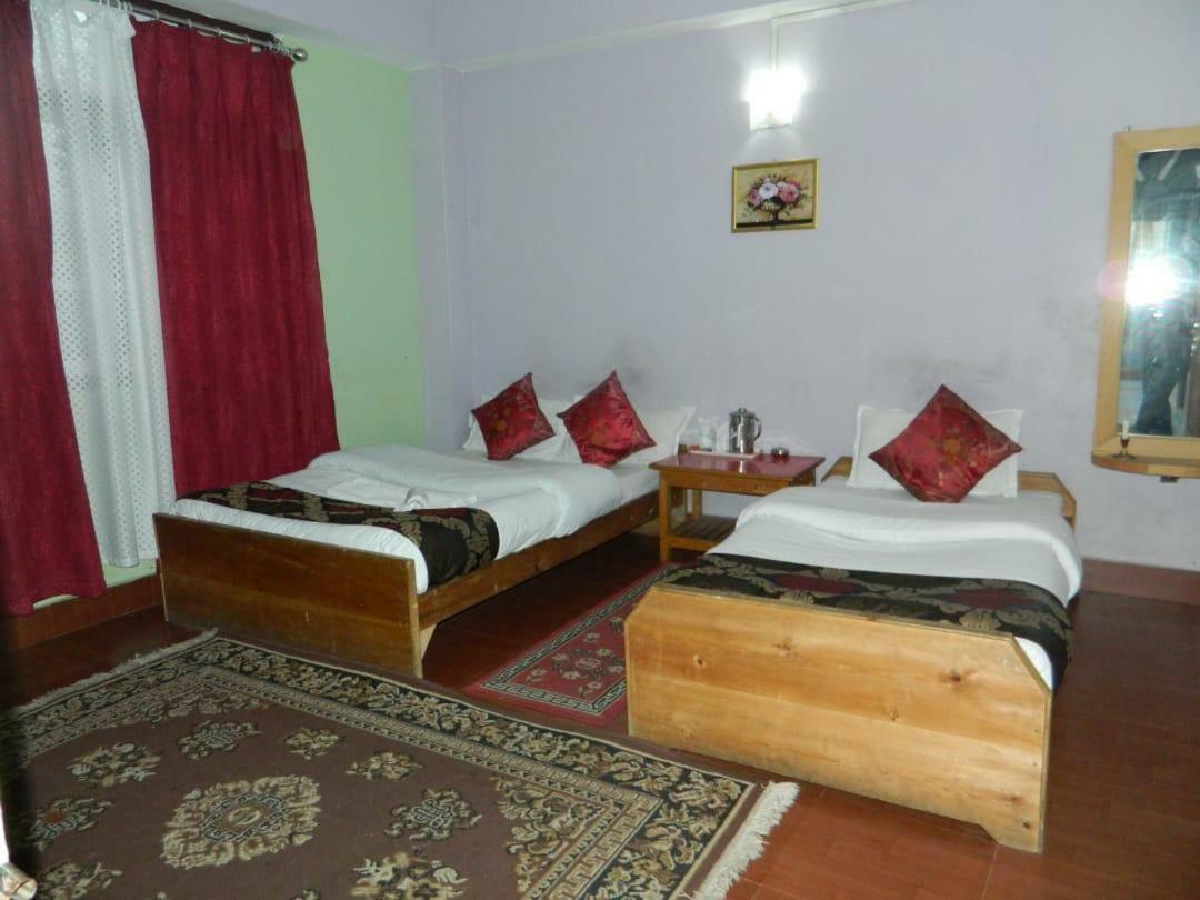 Golden Fish Hotel, Lachung Exterior photo