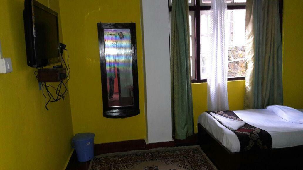 Golden Fish Hotel, Lachung Exterior photo
